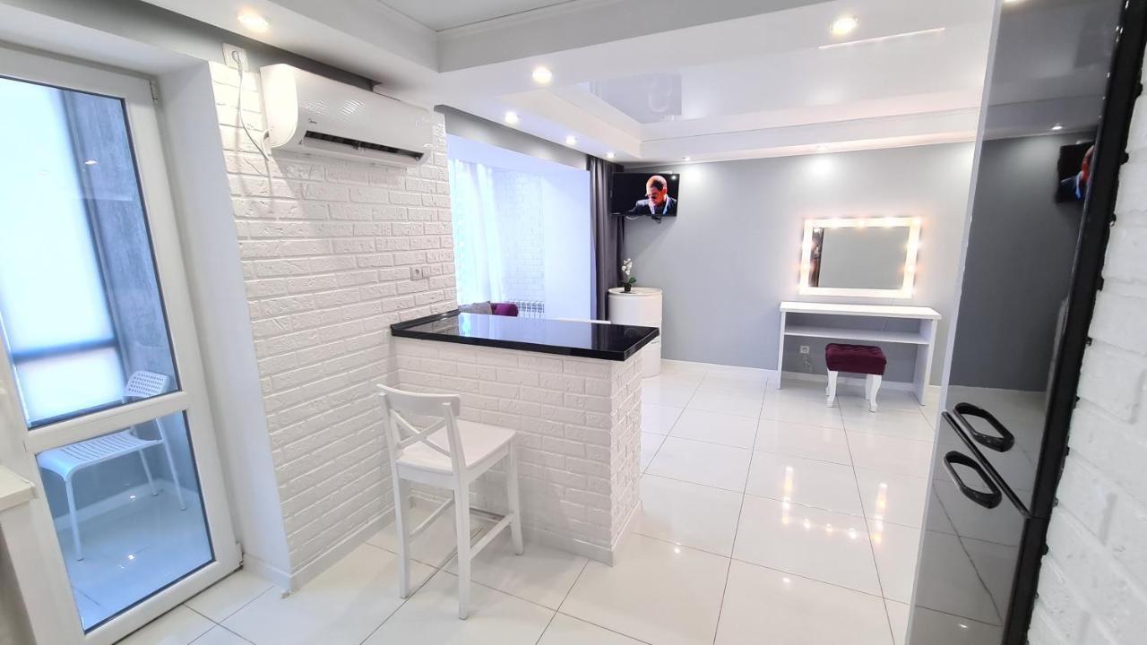 Apartaments On Prospekt Mira 35 ครือวอยร็อก ภายนอก รูปภาพ