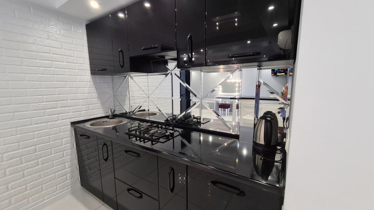 Apartaments On Prospekt Mira 35 ครือวอยร็อก ภายนอก รูปภาพ