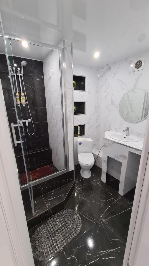 Apartaments On Prospekt Mira 35 ครือวอยร็อก ภายนอก รูปภาพ